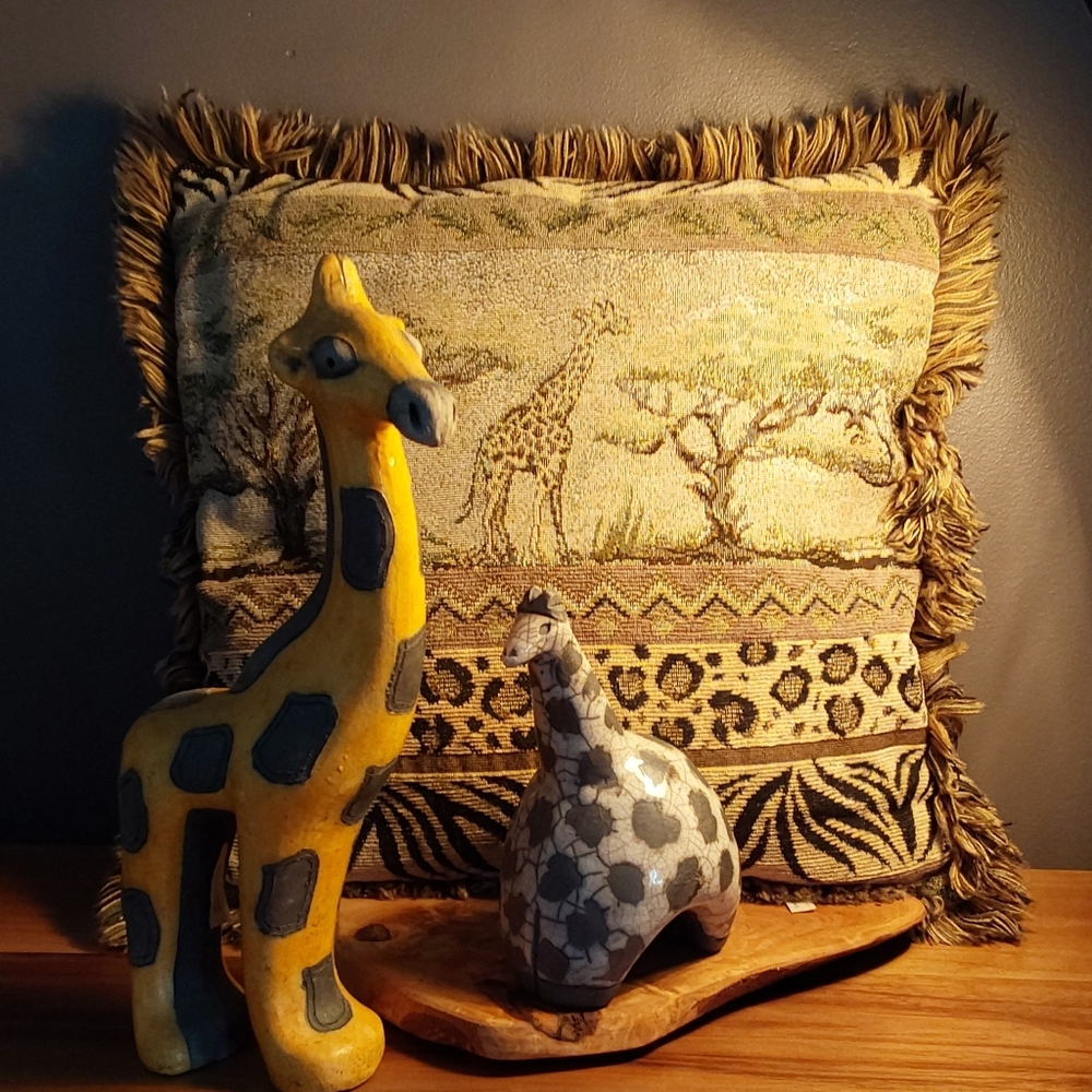 GIRAFFE POTTERY FIGURINES